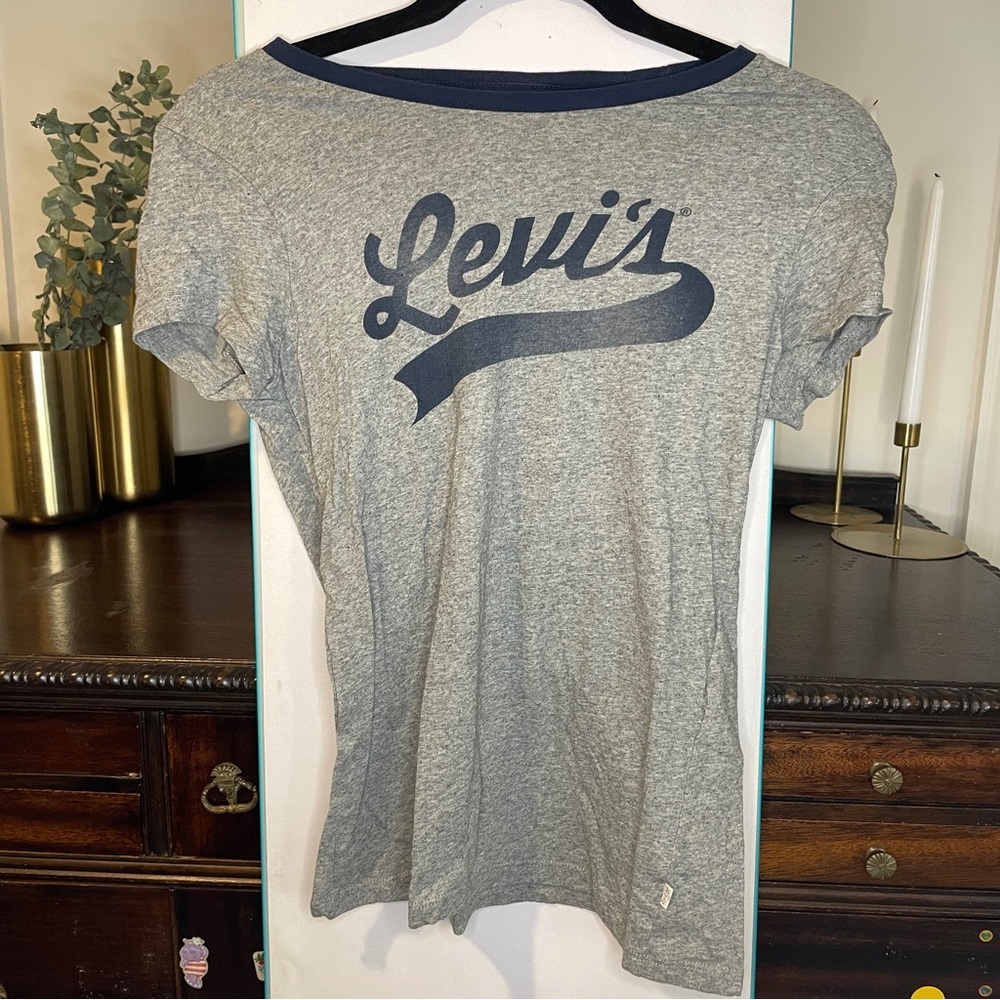 grey baseball style levi’s shirt